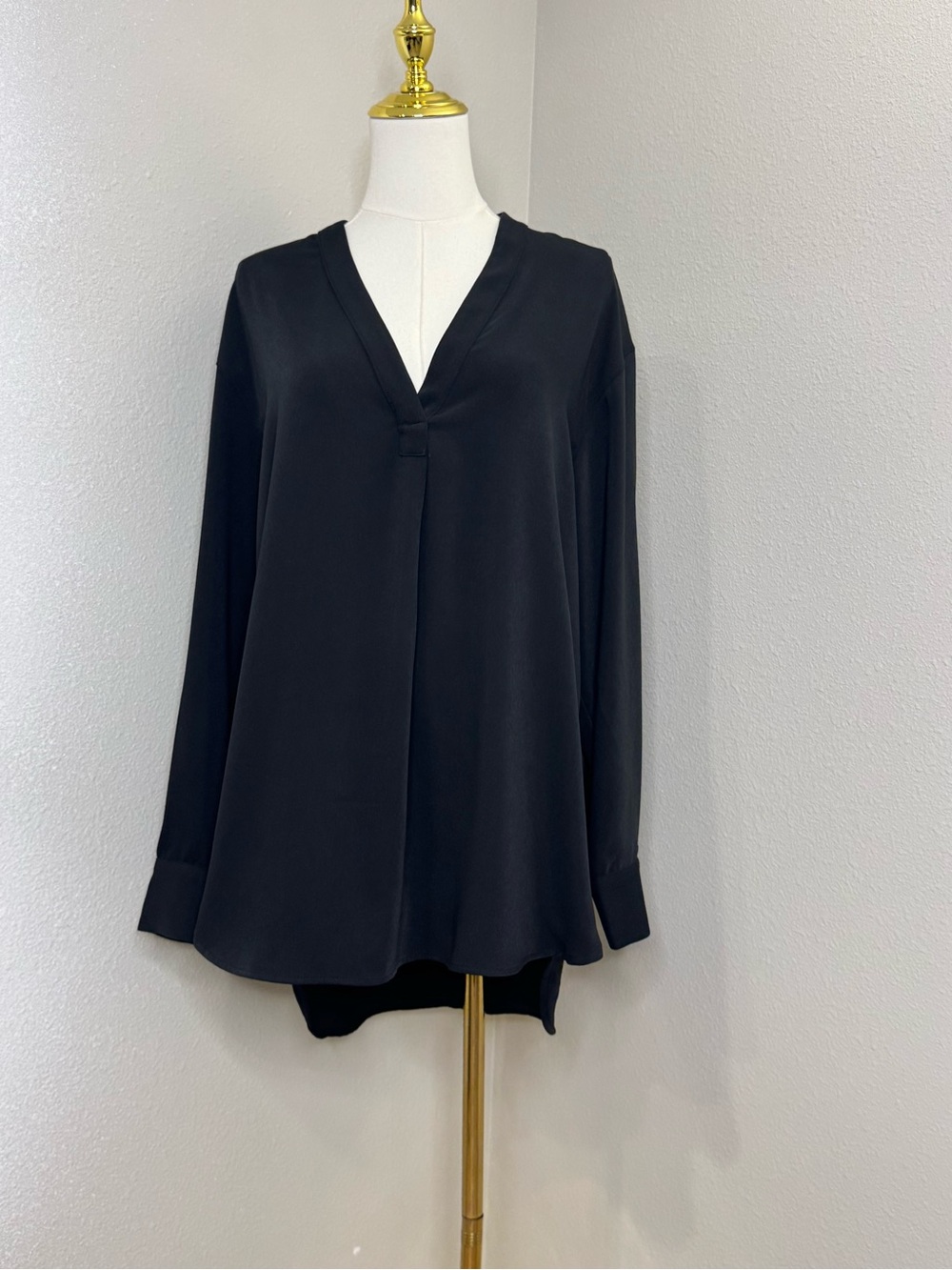 Calvin Klein Black Relaxed V Neck Popover Blouse Women’s M NWT 44B952G